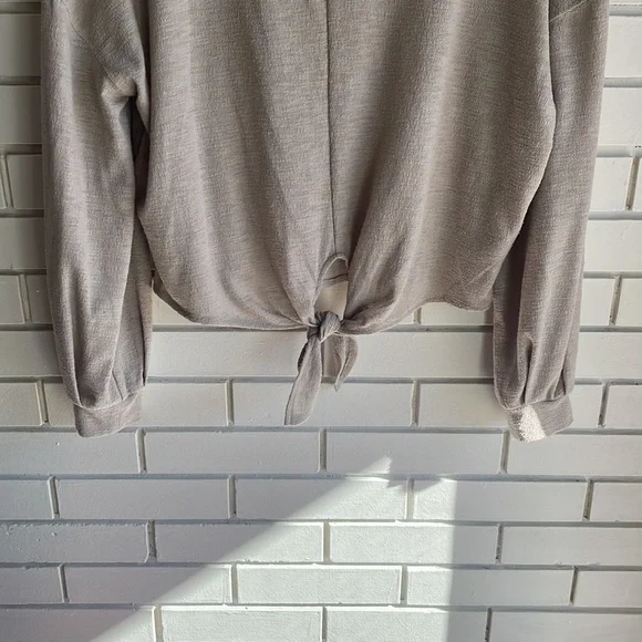 H&M | Beige Top - Picture 3 of 5